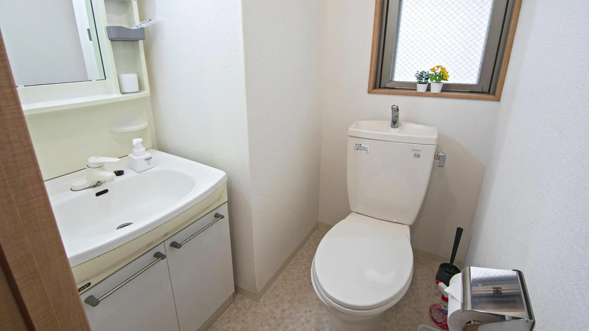 Namba Apartment 3 Min Walk From Imamiya Or Daikokucho Station Osaka