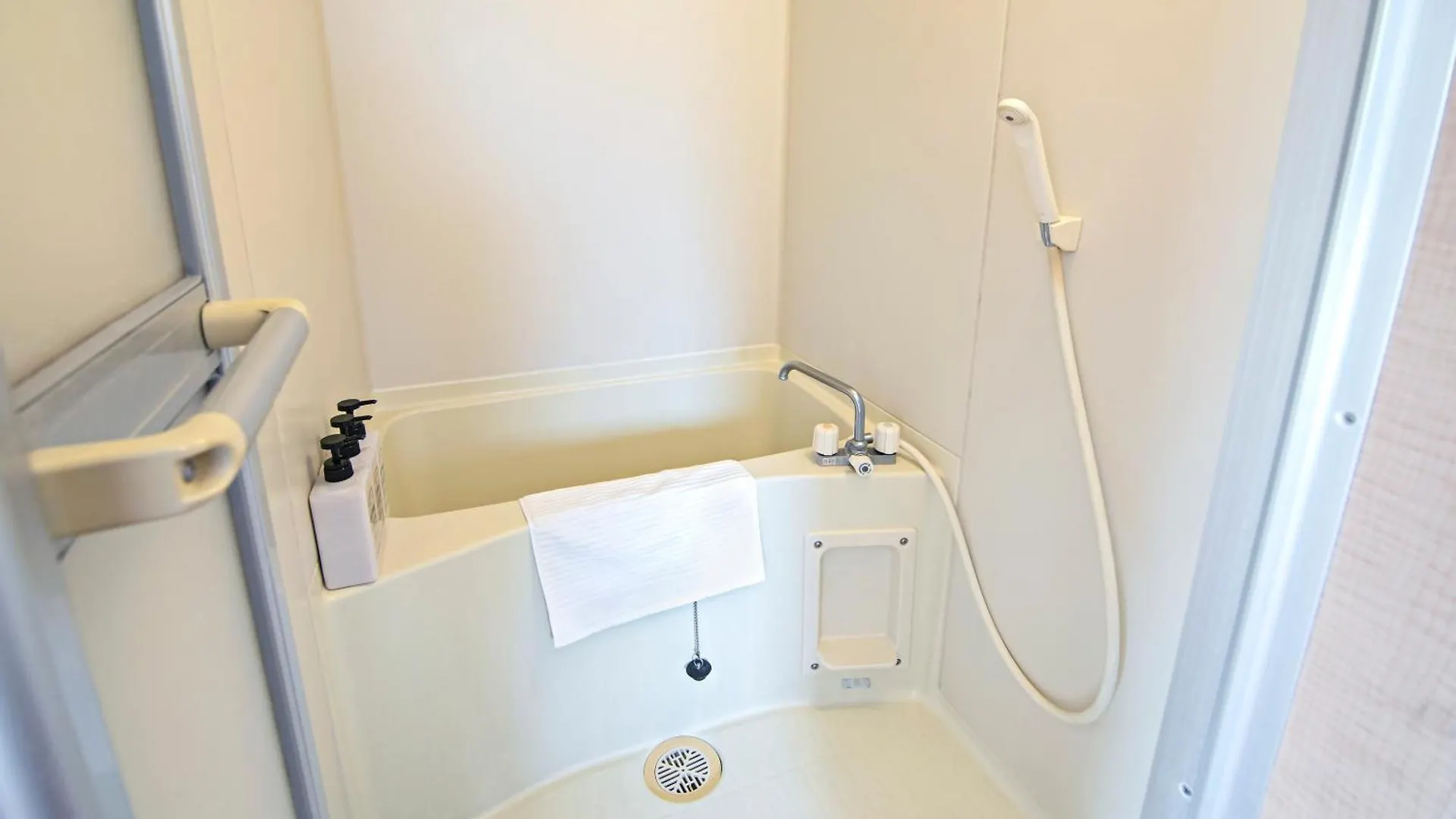 Namba Apartment 3 Min Walk From Imamiya Or Daikokucho Station Osaka 0*,  Japan