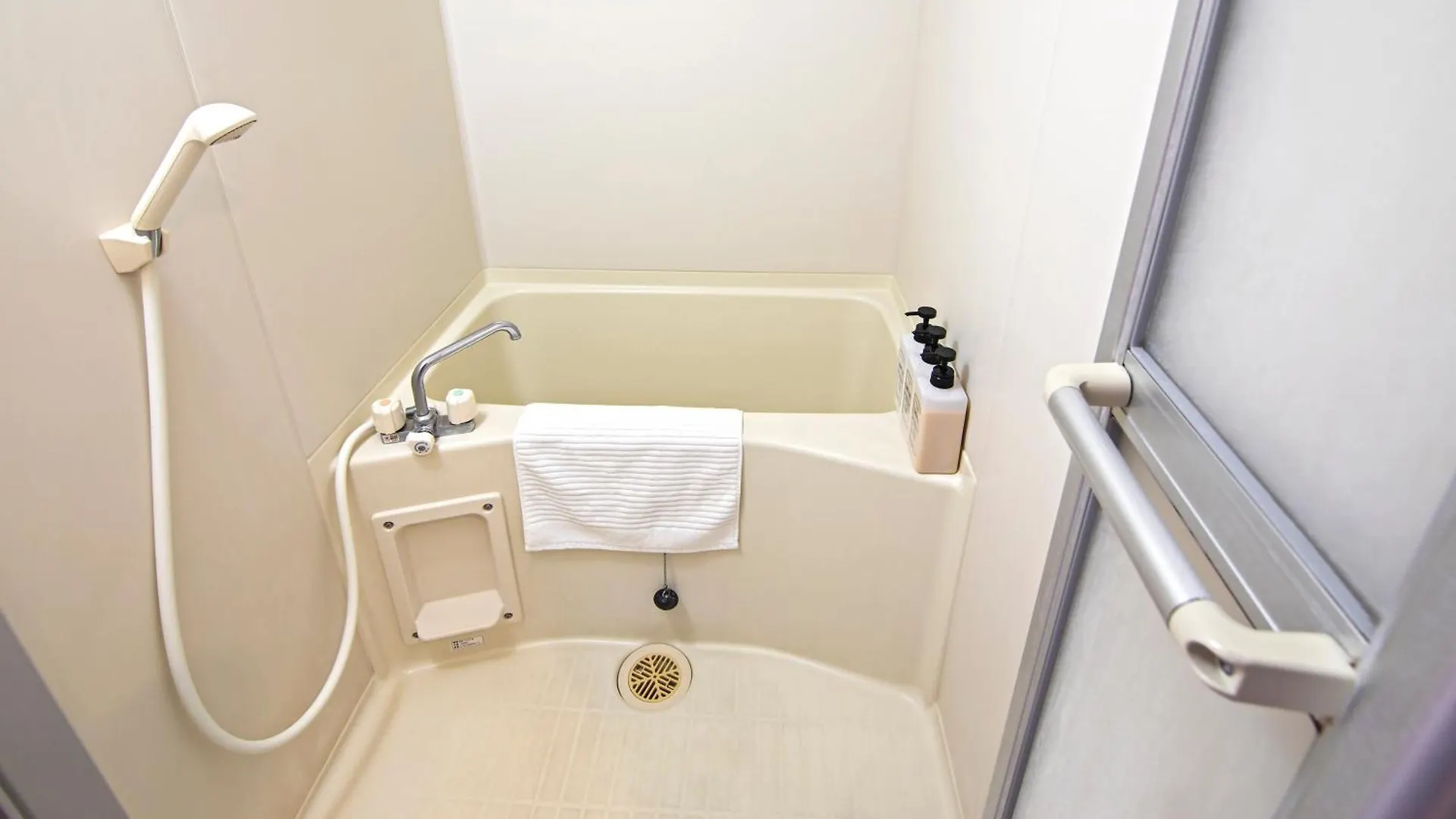 Namba Apartment 3 Min Walk From Imamiya Or Daikokucho Station Osaka